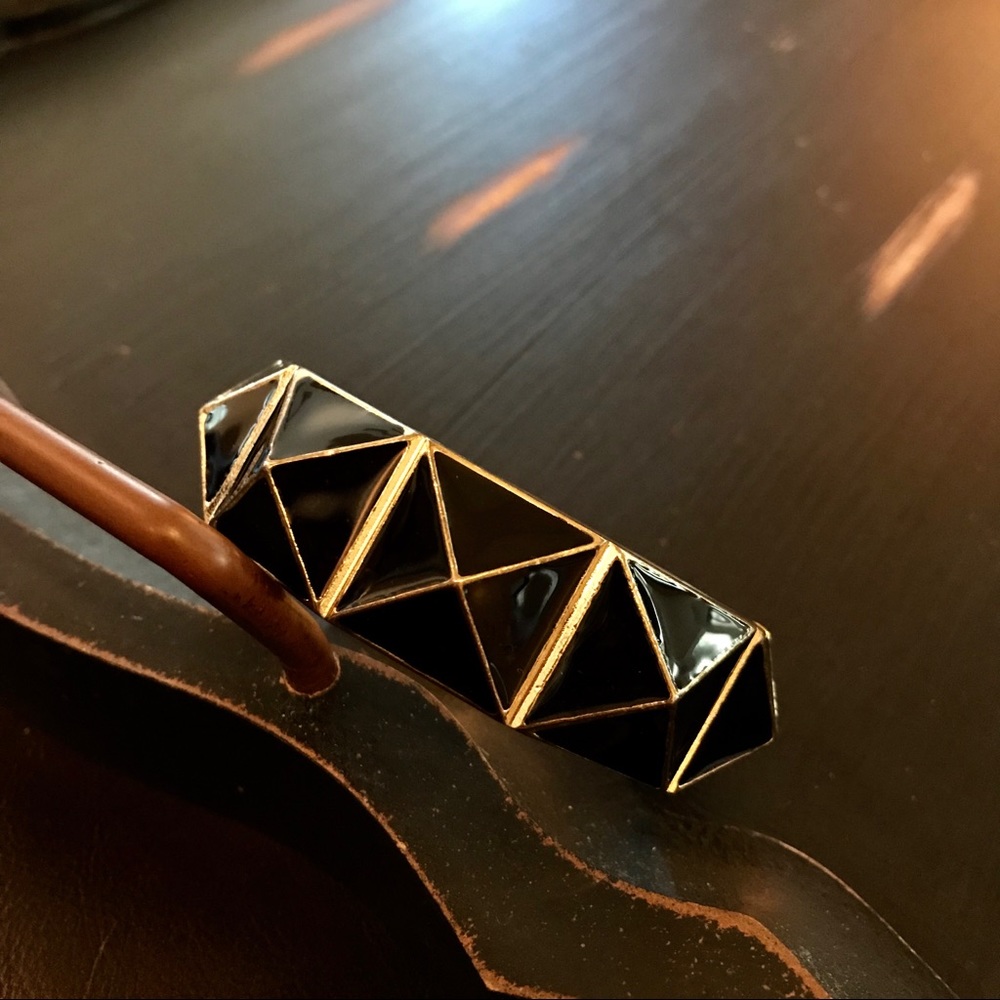 🖤 Black and gold hinge statement bangle 🖤